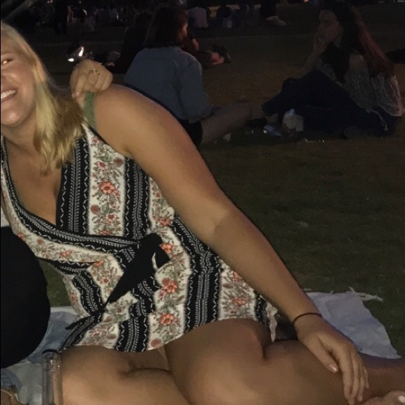 Halter dress - Picture 4 of 4